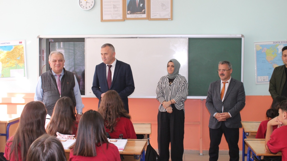 İLÇE MİLLİ EĞİTİM MÜDÜRÜMÜZ SUAT EVİN OKULUMUZU ZİYARET ETTİ.
